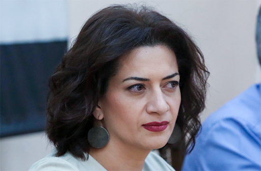 Миниатюра новости: Ինչու չի ստացվում գահից պոկել Աննայի «ամուսնու» հետույքը