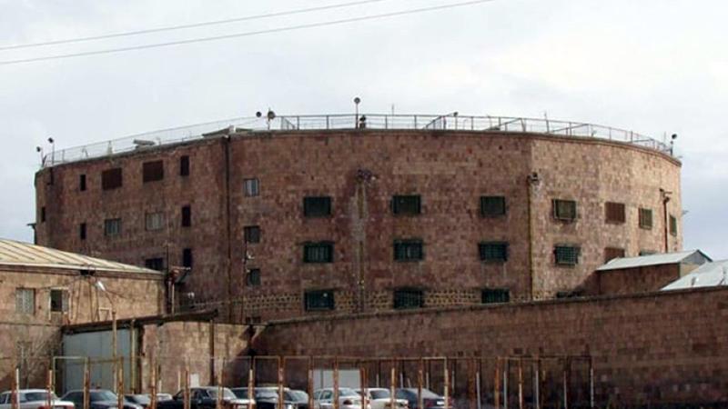 Миниатюра новости: Ցմահ դատապարտյալը չի առևանգվել, տեղափոխվել է այլ ՔԿՀ