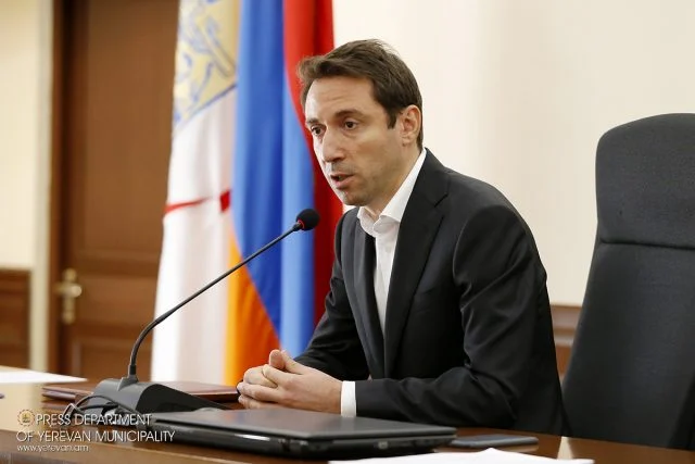 Миниатюра новости: Պաշտոնյաներ, որոնք թաղի խուժանի վարքագիծ ունեն. Հայկ Մարության