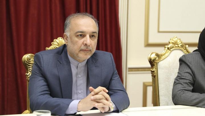 Миниатюра новости: Մեհդի Սոբհանին այցելել է Կարբիի Վահան Թեքեյանի դպրոց